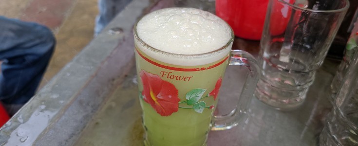Zumo de Caña de Azúcar: El Refresco Tropical que Conquista las Calles del Mundo
